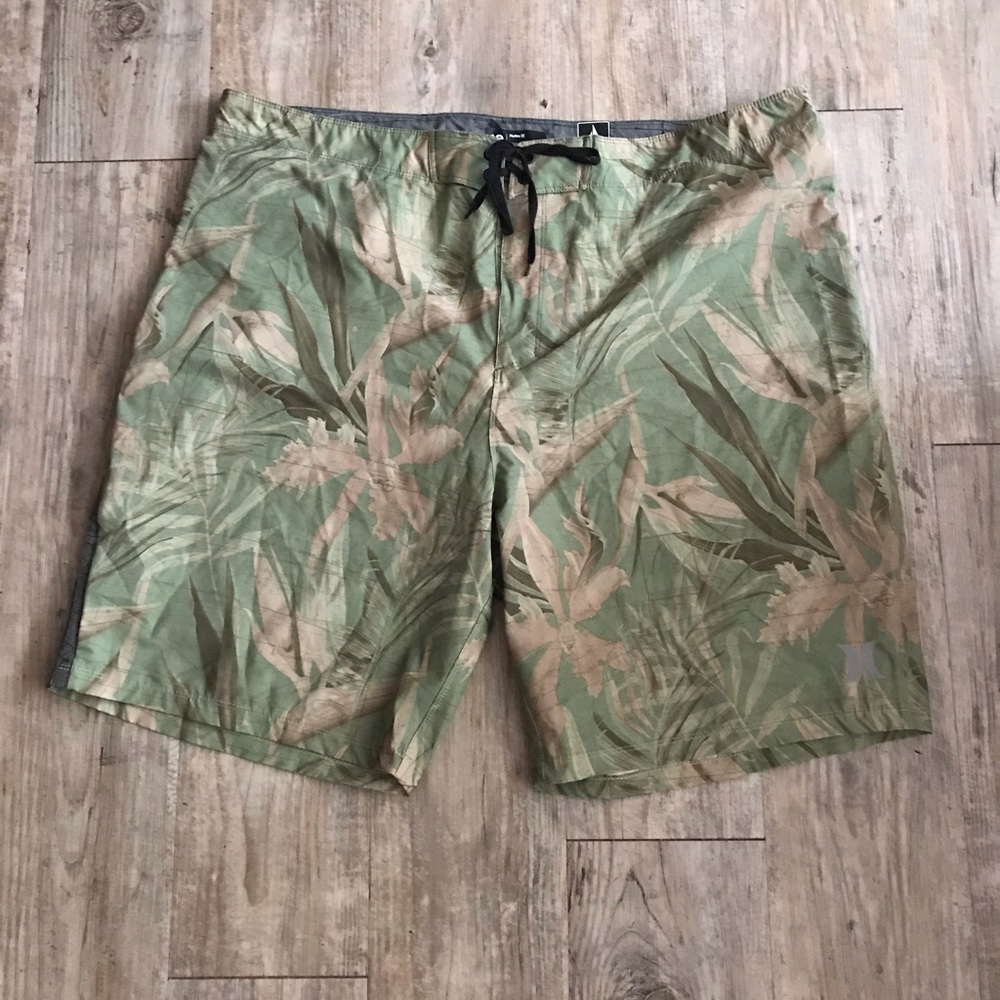 Men’s Hurley Board shorts size 40